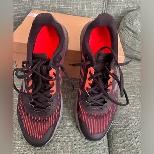 Men’s Adidas Terrex AGRAVIC Flow 2 size 10 - black and orange athletic shoes